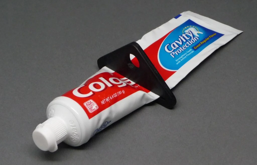 Toothpaste Squeezer